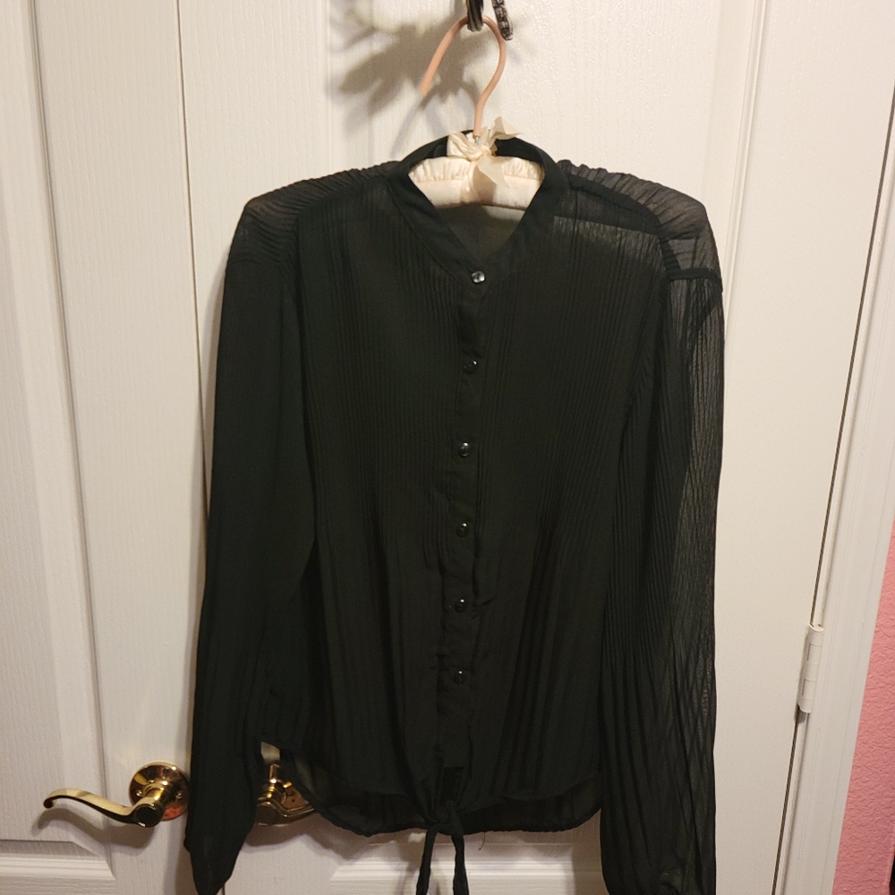 Black ribbed Ali & Kris blouse, small